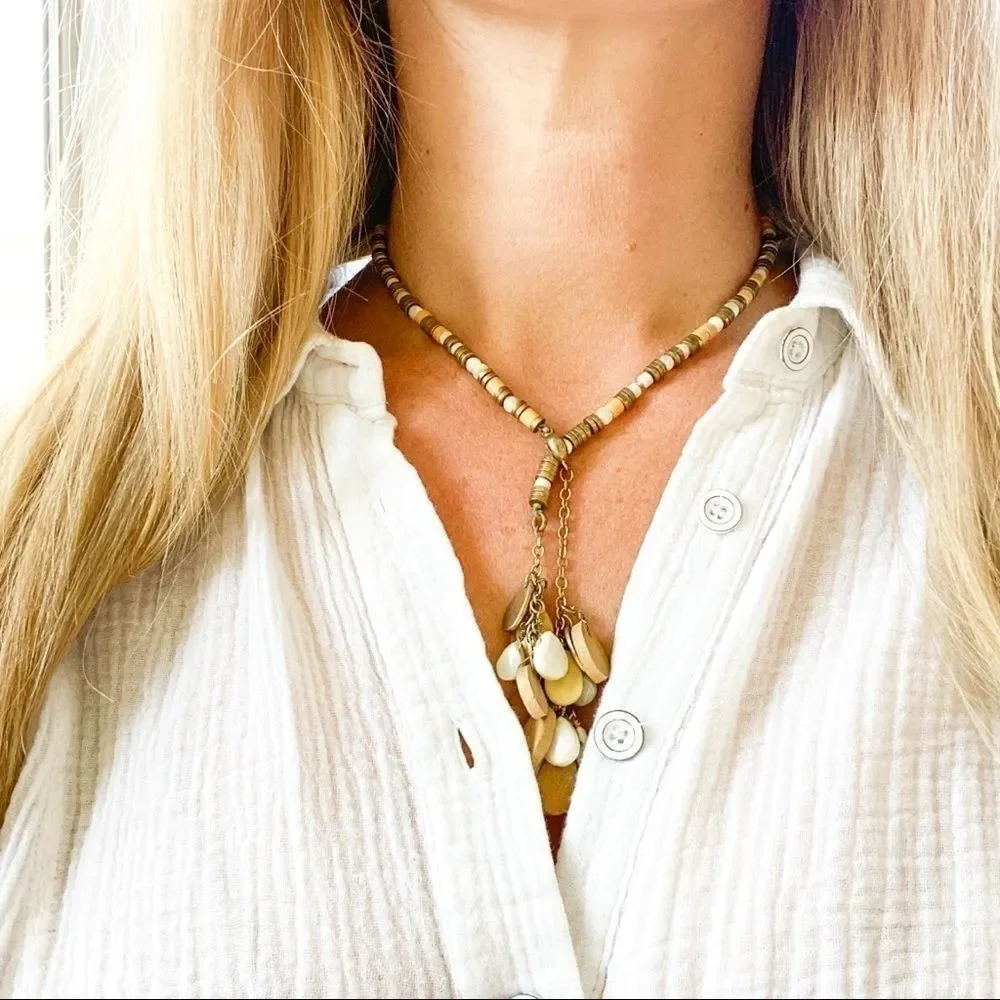 Vintage 1970s wood & shell beaded necklace